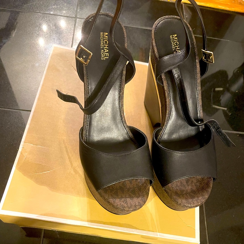 MICHAEL Michael Kors
Lana Wedge Sandals